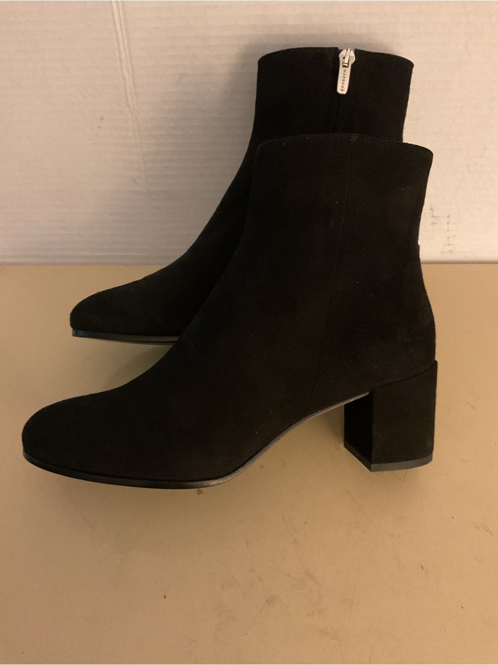 Margaux women Black Suede  Chelsea Heel boots US 7.5 Narrow - Picture 11 of 12